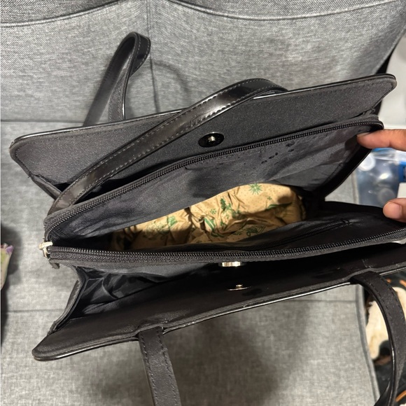 Black Purse - Picture 7 of 9